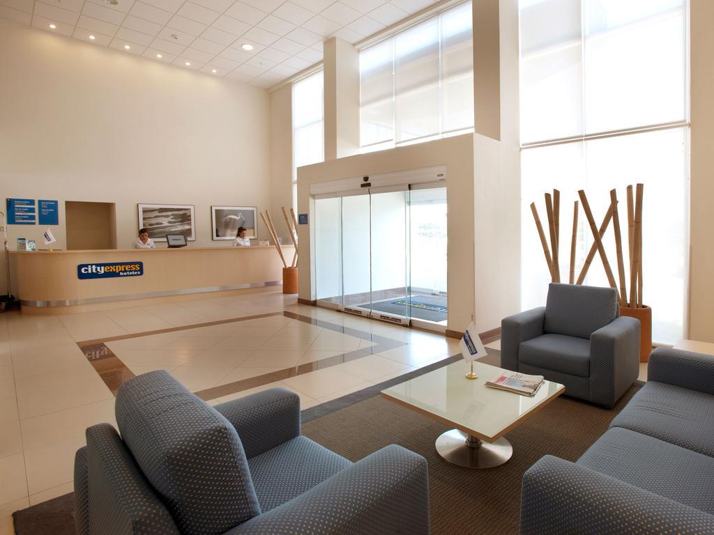 City Suites Puebla Finsa Exterior photo