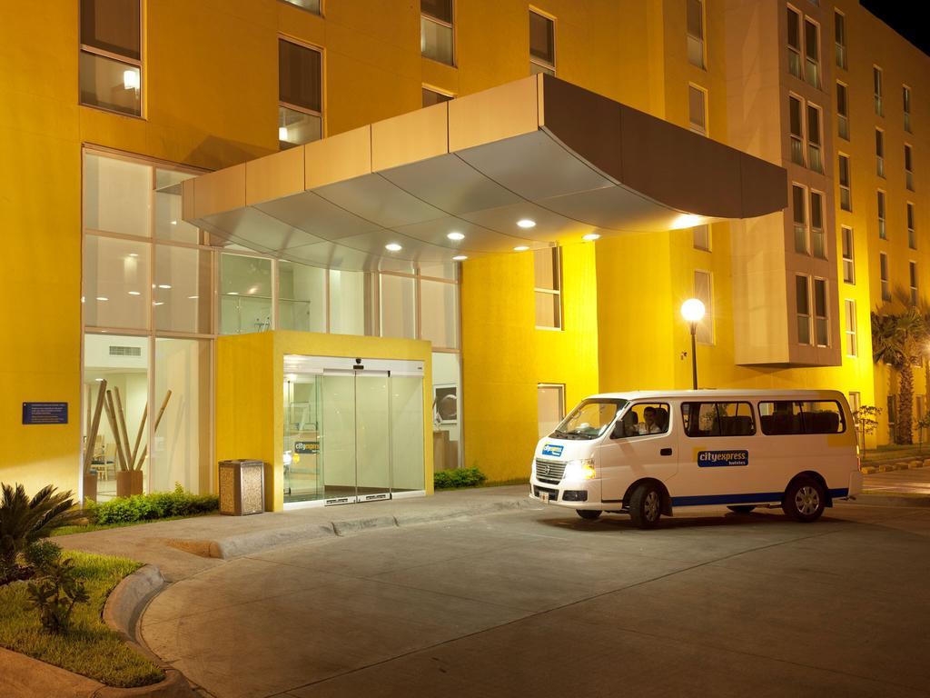 City Suites Puebla Finsa Exterior photo