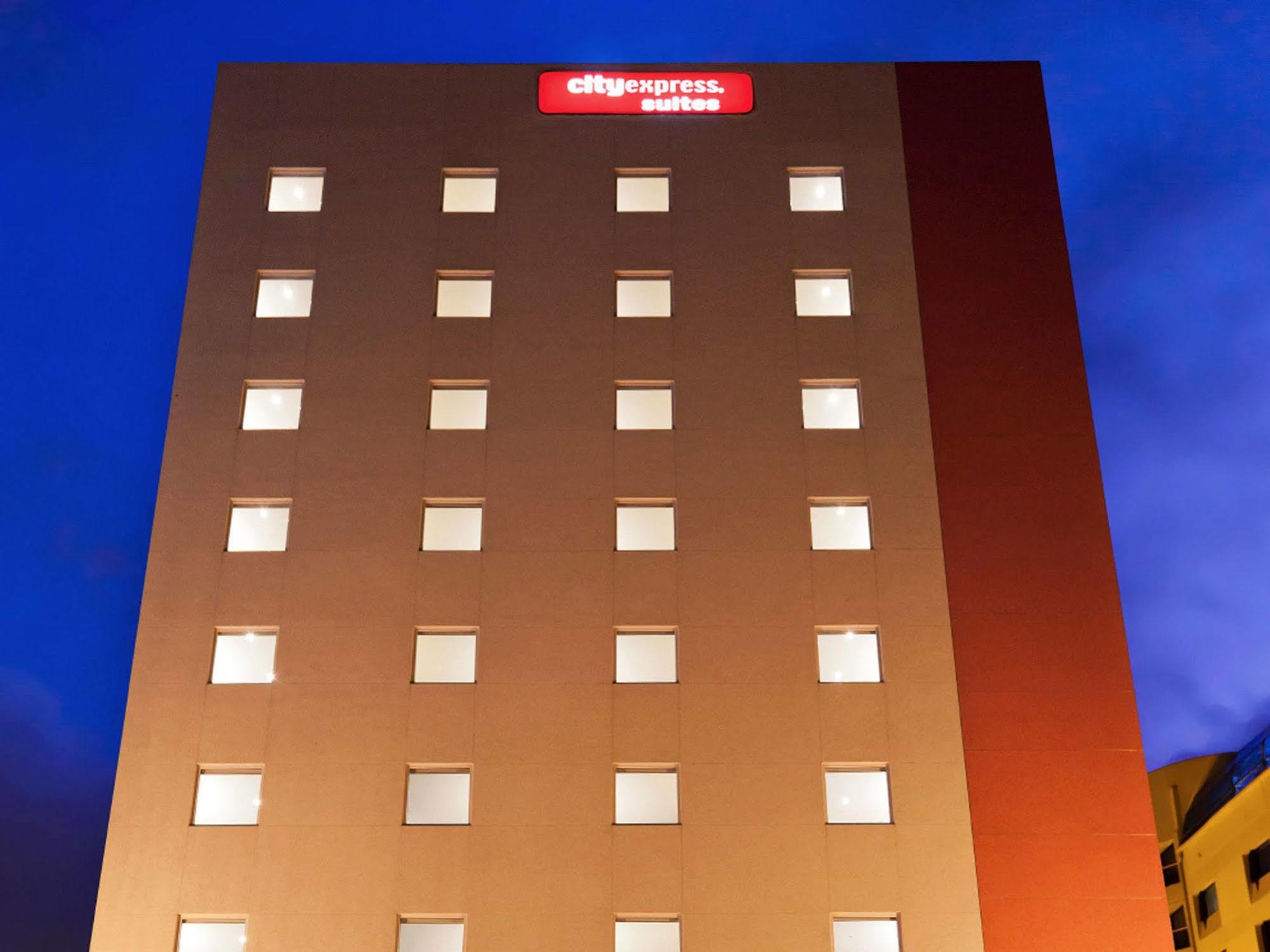City Suites Puebla Finsa Exterior photo