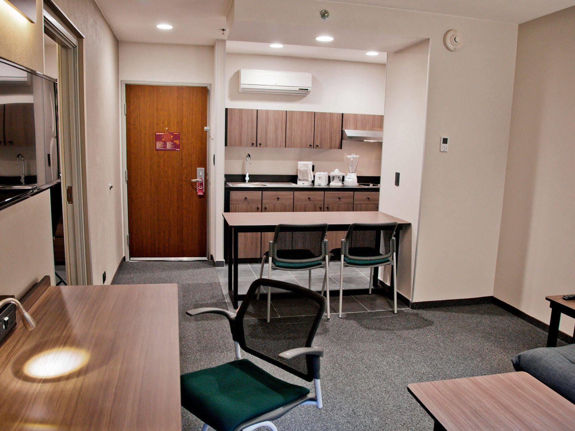 City Suites Puebla Finsa Exterior photo